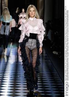 205420 Marineau Starface 2016-03-03 Paris France Fashion week ready to wear AW 2016. Defile de mode pret a porter automne hiver 2016.Balmain. Balmain , autumn-winter 2016 Paris, France Editorial use only Ambrosio, Alessandra  Copyright: xMarineaux STAR_205420_035