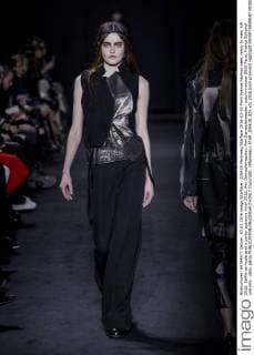 205428 Marineau Starface 2016-03-03 Paris France Fashion week ready to wear AW 2016. Defile de mode pret a porter automne hiver 2016. Ann Demeulemeester. Ann Demeulemeester, autumn-winter 2016 Paris, France Editorial use only _sans_perso  Copyright: xMarineaux STAR_205428_025