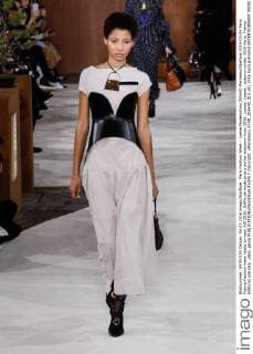 Paris Fashion Week - Loewe Modenschau 205440 Marineau Starface 2016-03-04 Paris France Fashion week ready to wear AW 2016. Defile de mode pret a porter automne hiver 2016. Loewe. Loewe , autumn-winter 2016 Paris, France Editorial use only _sans_perso  Copyright: xMarineaux STAR_205440_015