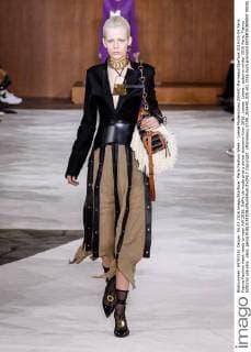 Paris Fashion Week - Loewe Modenschau 205440 Marineau Starface 2016-03-04 Paris France Fashion week ready to wear AW 2016. Defile de mode pret a porter automne hiver 2016. Loewe. Loewe , autumn-winter 2016 Paris, France Editorial use only _sans_perso  Copyright: xMarineaux STAR_205440_026