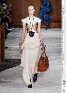 Paris Fashion Week - Loewe Modenschau 205440 Marineau Starface 2016-03-04 Paris France Fashion week ready to wear AW 2016. Defile de mode pret a porter automne hiver 2016. Loewe. Loewe , autumn-winter 2016 Paris, France Editorial use only _sans_perso  Copyright: xMarineaux STAR_205440_029