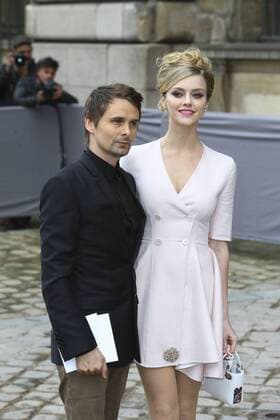 Paris Fashion Week - Promis besuchen Dior Modenschau Matthew Bellamy et Elle Evans CELEBRITES : Defile Dior - Pret a Porter Automne Hiver - 04 03 2016 GwendolineLeGoff Panoramic 