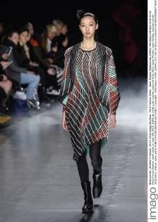Paris Fashion Week - Issey Miyake Modenschau 205451 Marineau Starface 2016-03-04 Paris France Fashion week ready to wear AW 2016. Defile de mode pret a porter automne hiver 2016. Issey Miyake. Issey Miyake, autumn-winter 2016 Paris, France _sans_perso  Copyright: xMarineaux STAR_205451_015