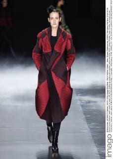 Paris Fashion Week - Issey Miyake Modenschau 205451 Marineau Starface 2016-03-04 Paris France Fashion week ready to wear AW 2016. Defile de mode pret a porter automne hiver 2016. Issey Miyake. Issey Miyake, autumn-winter 2016 Paris, France _sans_perso  Copyright: xMarineaux STAR_205451_017