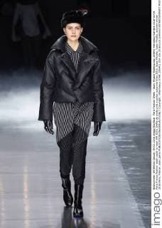 Paris Fashion Week - Issey Miyake Modenschau 205451 Marineau Starface 2016-03-04 Paris France Fashion week ready to wear AW 2016. Defile de mode pret a porter automne hiver 2016. Issey Miyake. Issey Miyake, autumn-winter 2016 Paris, France _sans_perso  Copyright: xMarineaux STAR_205451_024