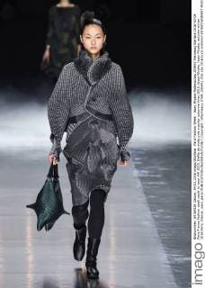 Paris Fashion Week - Issey Miyake Modenschau 205451 Marineau Starface 2016-03-04 Paris France Fashion week ready to wear AW 2016. Defile de mode pret a porter automne hiver 2016. Issey Miyake. Issey Miyake, autumn-winter 2016 Paris, France _sans_perso  Copyright: xMarineaux STAR_205451_026
