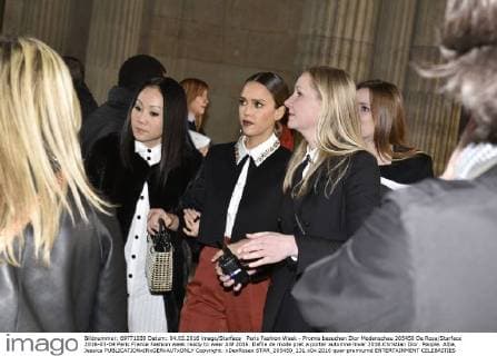 Paris Fashion Week - Promis besuchen Dior Modenschau 205450 De Rosa Starface 2016-03-04 Paris France Fashion week ready to wear AW 2016. Defile de mode pret a porter automne hiver 2016.Christian Dior. People. Alba, Jessica  Copyright: xDexRosax STAR_205450_131