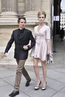 Paris Fashion Week - Promis besuchen Dior Modenschau 205450 De Rosa Starface 2016-03-04 Paris France Fashion week ready to wear AW 2016. Defile de mode pret a porter automne hiver 2016.Christian Dior. People. Bellamy, Matthew ( Muse ); Evans, Elle  Copyright: xDexRosax STAR_205450_150