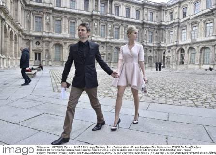 Paris Fashion Week - Promis besuchen Dior Modenschau 205450 De Rosa Starface 2016-03-04 Paris France Fashion week ready to wear AW 2016. Defile de mode pret a porter automne hiver 2016.Christian Dior. People. Bellamy, Matthew ( Muse ); Evans, Elle  Copyright: xDexRosax STAR_205450_153