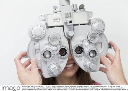 Model Released: Augenarzt Woman at the optometrist making an eye test model released Symbolfoto property released  ERLF000113
