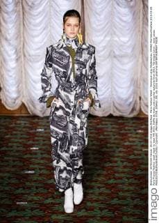 Paris Fashion Week - Veronique Leroy Modenschau 205462 Marineau Starface 2016-03-05 Paris France Fashion week ready to wear AW 2016. Defile de mode pret a porter automne hiver 2016. Véronique Leroy. _sans_perso  Copyright: xMarineaux STAR_205462_001
