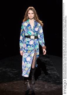 Paris Fashion Week - Emanuel Ungaro Modenschau 205464 Marineau Starface 2016-03-05 Paris France Fashion week ready to wear AW 2016. Defile de mode pret a porter automne hiver 2016. Ungaro. _sans_perso  Copyright: xMarineaux STAR_205464_025