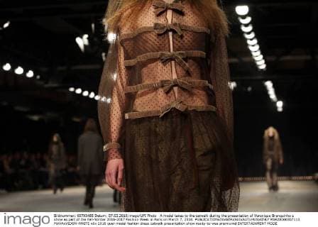 A model takes to the catwalk during the presentation of Veronique Branquinho s show as part of the Fall-Winter 2016-2017 Fashion Week in Paris on March 7, 2016.  PAR20160307113 MAYAxVIDON-WHITE