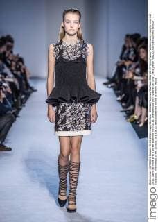 205528 Marineau Starface 2016-03-07 Paris France Fashion week ready to wear AW 2016. Defile de mode pret a porter automne hiver 2016. Giambattista Valli Editorial use only _sans_perso  Copyright: xMarineaux STAR_205528_003
