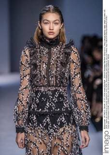 205528 Marineau Starface 2016-03-07 Paris France Fashion week ready to wear AW 2016. Defile de mode pret a porter automne hiver 2016. Giambattista Valli Editorial use only Hadid, Gigi  Copyright: xMarineaux STAR_205528_051