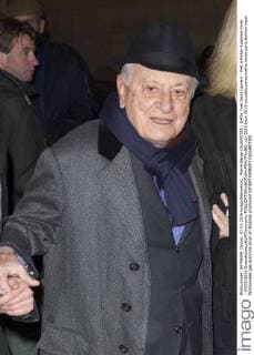 Pierre Berge CELEBRITES : Defile Yves Saint Laurent - Pret a Porter Automne Hiver - 07 03 2016 GwendolineLeGoff Panoramic 