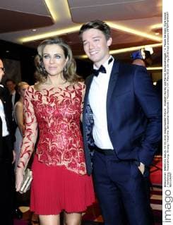 Elizabeth Hurley und Patrick Schwarzenegger 1. People Germany Style Award Verleihung, Auszeichnung; Ehrung Hotel Vier Jahreszeiten Kempinski München 07. März 2016