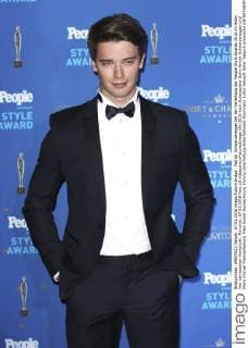 Patrick Schwarzenegger bei der Verleihung der People Style Awards 2016 im Hotel Vier Jahreszeiten Kempinski. München, 07.03.2016 Foto:xS.xGabschx xFuturexImage