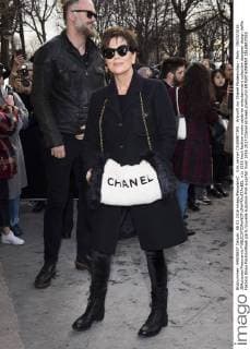 Kris Jenner CELEBRITIES : Ankunft zur Chanel Modenschau - Paris - 08 03 2016 JBAutissier Panoramic 