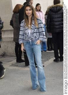 Miroslava Duma CELEBRITIES : Ankunft zur Chanel Modenschau - Paris - 08 03 2016 JBAutissier Panoramic 