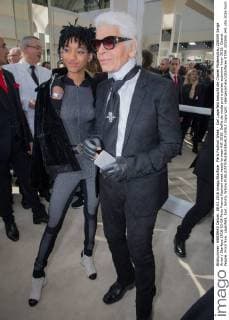 Paris Fashion Week - Karl Lagerfeld besucht die Chanel Modenschau 205559 Serge Arnal Starface 2016-03-08 Paris France Fashion week ready to wear AW 2016. Defile de mode pret a porter automne hiver 2016. Chanel. People. Front Row. Lagerfeld, Karl; Smith, Willow  Copyright: xSergexArnalx xStarfacex STAR_205559_041