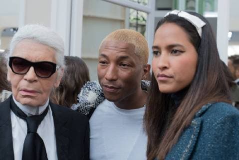 Paris Fashion Week - Karl Lagerfeld besucht die Chanel Modenschau 205559 Serge Arnal Starface 2016-03-08 Paris France Fashion week ready to wear AW 2016. Defile de mode pret a porter automne hiver 2016. Chanel. People. Front Row. Lagerfeld, Karl; Williams, Pharrell; Lasichanh, Helen  Copyright: xSergexArnalx xStarfacex STAR_205559_066
