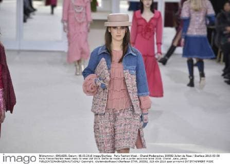 Paris Fashion Week - Chanel Modenschau 205562 Julien de Rosa Starface 2016-03-08 Paris France Fashion week ready to wear AW 2016. Defile de mode pret a porter automne hiver 2016. Chanel _sans_perso  Copyright: xJulienxdexRosax xStarfacex STAR_205562_013