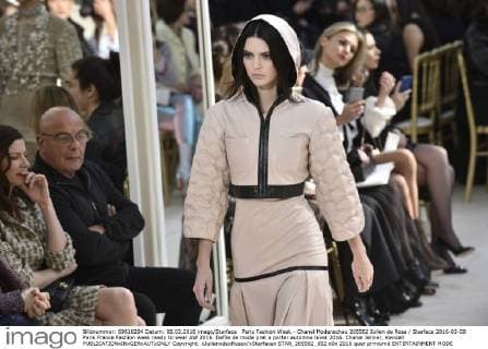 Paris Fashion Week - Chanel Modenschau 205562 Julien de Rosa Starface 2016-03-08 Paris France Fashion week ready to wear AW 2016. Defile de mode pret a porter automne hiver 2016. Chanel Jenner, Kendall  Copyright: xJulienxdexRosax xStarfacex STAR_205562_052