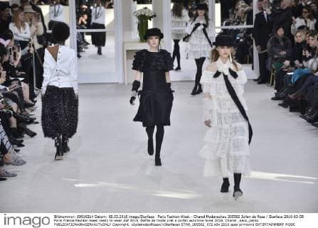 Paris Fashion Week - Chanel Modenschau 205562 Julien de Rosa Starface 2016-03-08 Paris France Fashion week ready to wear AW 2016. Defile de mode pret a porter automne hiver 2016. Chanel _sans_perso  Copyright: xJulienxdexRosax xStarfacex STAR_205562_072