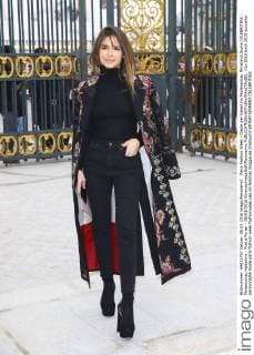 Paris Fashion Week - Gäste der Valentino Modenschau Miroslava Duma CELEBRITIES : Modenschau Valentino - Pret a Porter - 08 03 2016 GwendolineLeGoff Panoramic 
