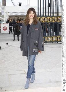 Paris Fashion Week - Gäste der Valentino Modenschau Jeanne Damas CELEBRITIES : Modenschau Valentino - Pret a Porter - 08 03 2016 GwendolineLeGoff Panoramic 