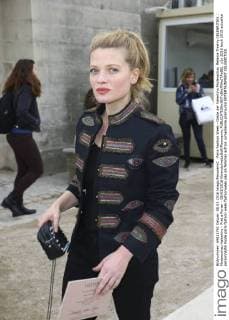 Paris Fashion Week - Gäste der Valentino Modenschau Melanie Thierry CELEBRITIES : Modenschau Valentino - Pret a Porter - 08 03 2016 GwendolineLeGoff Panoramic 