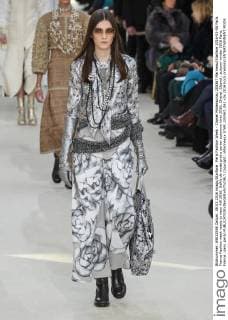 Paris Fashion Week - Chanel Modenschau 205567 Marineau Starface 2016-03-08 Paris France Fashion week ready to wear AW 2016. Defile de mode pret a porter automne hiver 2016. Chanel. Chanel , autumn-winter 2016 Paris, France _sans_perso  Copyright: xMarineaux STAR_205567_061