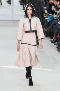 Paris Fashion Week - Chanel Modenschau 205567 Marineau Starface 2016-03-08 Paris France Fashion week ready to wear AW 2016. Defile de mode pret a porter automne hiver 2016. Chanel. Chanel , autumn-winter 2016 Paris, France Jenner, Kendall  Copyright: xMarineaux STAR_205567_067