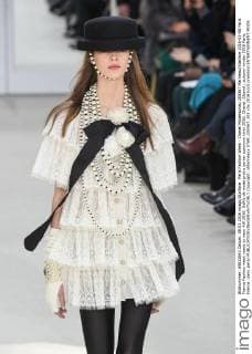 Paris Fashion Week - Chanel Modenschau 205567 Marineau Starface 2016-03-08 Paris France Fashion week ready to wear AW 2016. Defile de mode pret a porter automne hiver 2016. Chanel. Chanel , autumn-winter 2016 Paris, France _sans_perso  Copyright: xMarineaux STAR_205567_105