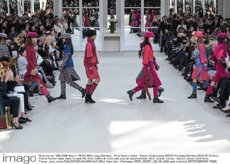 Paris Fashion Week - Chanel Modenschau 205567 Marineau Starface 2016-03-08 Paris France Fashion week ready to wear AW 2016. Defile de mode pret a porter automne hiver 2016. Chanel. Chanel , autumn-winter 2016 Paris, France _sans_perso  Copyright: xMarineaux STAR_205567_120