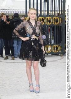 Dakota Fanning CELEBRITIES : Modenschau Valentino - Pret a Porter - Paris 08 03 2016 GwendolineLeGoff Panoramic 