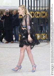 Dakota Fanning CELEBRITIES : Modenschau Valentino - Pret a Porter - Paris 08 03 2016 GwendolineLeGoff Panoramic 
