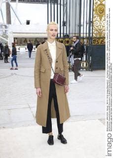 Aymeline Valade CELEBRITIES : Modenschau Valentino - Pret a Porter - Paris 08 03 2016 GwendolineLeGoff Panoramic 