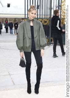 Elena Perminova CELEBRITIES : Modenschau Valentino - Pret a Porter - Paris 08 03 2016 GwendolineLeGoff Panoramic 