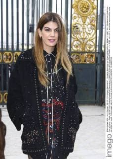 Eugenie Niarchos und Bianca Brandolini d Adda CELEBRITIES : Modenschau Valentino - Pret a Porter - Paris 08 03 2016 GwendolineLeGoff Panoramic 