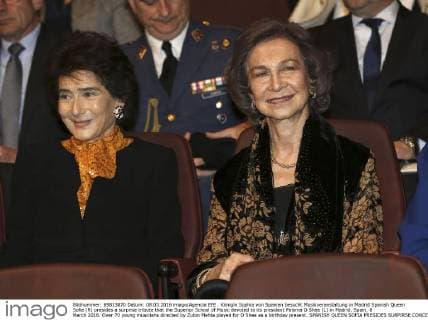 Königin Sophia von Spanien besucht Musikveranstaltung in Madrid Spanish Queen Sofia (R) presides a surprise tribute that the Superior School of Music devoted to its president Paloma O Shea (L) in Madrid, Spain, 8 March 2016. Over 70 young musicians directed by Zubin Mehta played for O Shea as a birthday present. SPANISH QUEEN SOFIA PRESIDES SURPIRSE CONCERT FOR PALOMA O SHEA !ACHTUNG: NUR REDAKTIONELLE NUTZUNG!  GRA387 20160308-635930673476833748