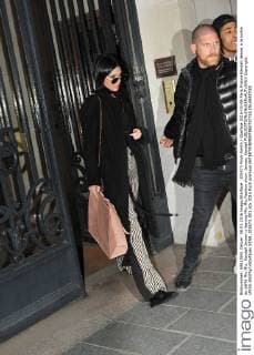 205573 Prioli-Smith Starface 2016-03-08 Paris France Kendall Jenner a la sortie du défilé Miu Miu. Kendall Jenner is leaving Miu Miu Fashion show. Jenner, Kendall  Copyright: xPrioli-Smithx xStarfacex STAR_205573_001