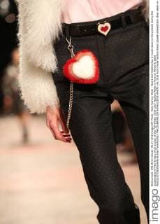 Paris Fashion Week - Paul & Joe Modenschau A model takes to the catwalk during the presentation of Paul & Joe s show as part of the Fall-Winter 2016-2017 Fashion Week in Paris on March 8, 2016.  PAR20160308109 MAYAxVIDON-WHITE