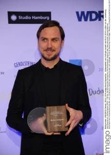 Schauspieler Lars Eidinger posiert am 08.03.2016 in Köln vor der Verleihung des Deutschen Hörbuchpreis 2016 . Mit der Verleihung des Deutschen Hörbuchpreises beginnt das internationale Literaturfestival.
