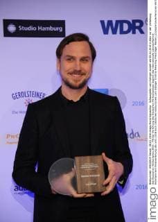Schauspieler Lars Eidinger posiert am 08.03.2016 in Köln vor der Verleihung des Deutschen Hörbuchpreis 2016 . Mit der Verleihung des Deutschen Hörbuchpreises beginnt das internationale Literaturfestival.
