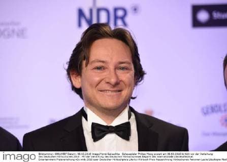 Schauspieler Philipp Moog posiert am 08.03.2016 in Köln vor der Verleihung des Deutschen Hörbuchpreis 2016 . Mit der Verleihung des Deutschen Hörbuchpreises beginnt das internationale Literaturfestival.
