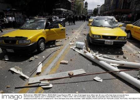 A view of damaged taxis where taxi drivers confronted shop owners during a demonstration against Uber in Guadalajara, Mexico, 8 March 2016. The confrontation began after an argument due to the blocking of the streets and ended with 47 arrested and 7 taxis damaged plus some wounded. UBER BEGINS OPERATION IN SIX MEXICAN CITIES !ACHTUNG: NUR REDAKTIONELLE NUTZUNG!  MEX03 20160308-635930753384021723