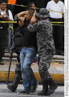 A man is arrested during a demonstration against Uber in Guadalajara, Mexico, 8 March 2016. The confrontation began after an argument due to the blocking of the streets and ended with 47 arrested and 7 taxis damaged plus some wounded. UBER BEGINS OPERATION IN SIX MEXICAN CITIES !ACHTUNG: NUR REDAKTIONELLE NUTZUNG!  MEX04 20160308-635930755429487213