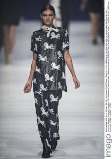 March 8, 2016 - Melbourne, Victoria, Australia - A model wears MacGraw for the Premium Runway 2 show during the 2016 Melbourne Fashion Week. Melbourne Australia - ZUMAk106